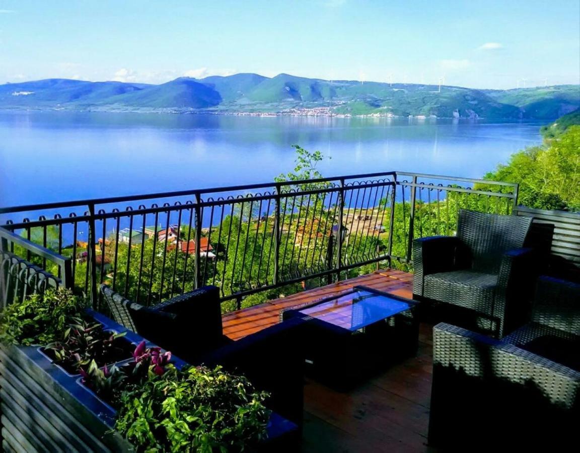 Carobni Breg Villa โกลูบาค ภายนอก รูปภาพ